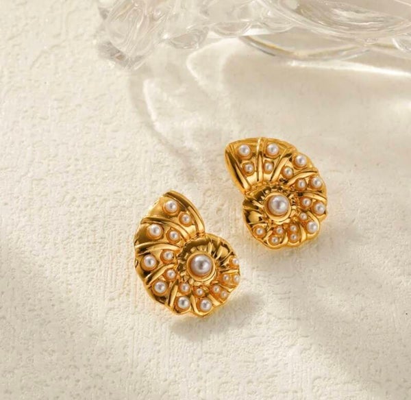 Pearls Snail Gold Earrings