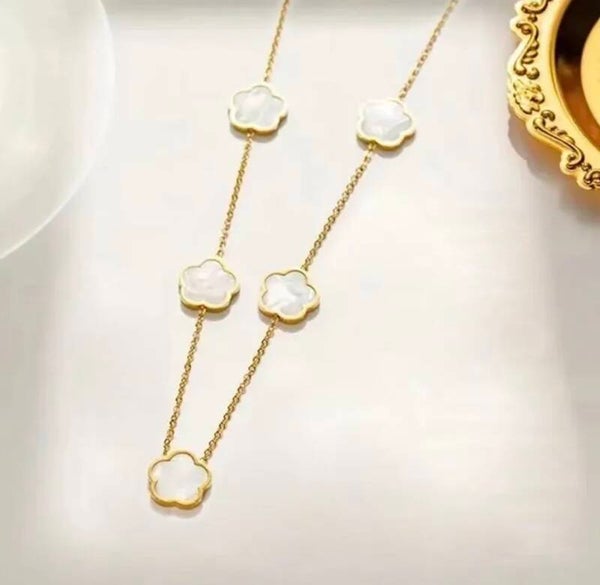 Flower White Necklace