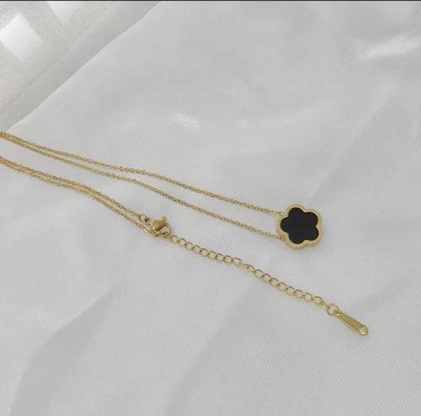 Single Flower Black Necklace