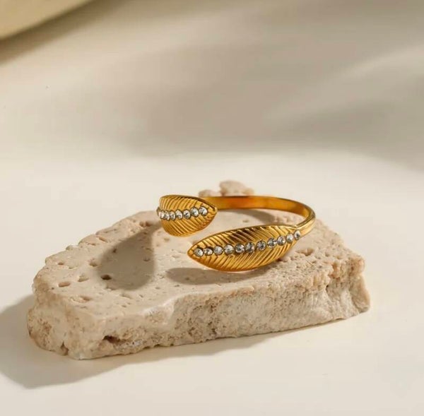 Zircon Leaves Gold Ring
