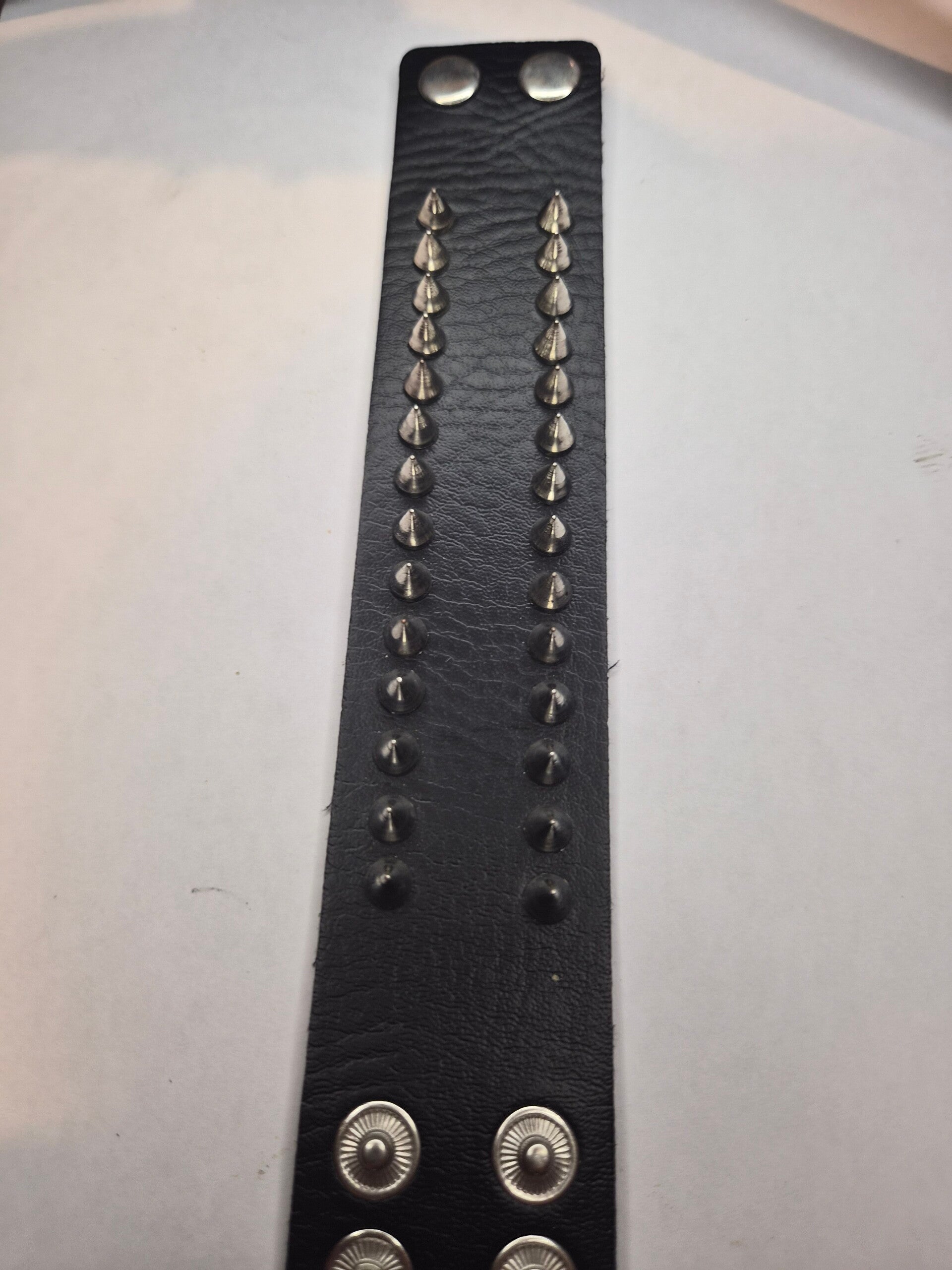 Bracelet à clous