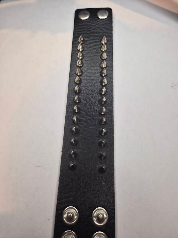 Bracelet à clous