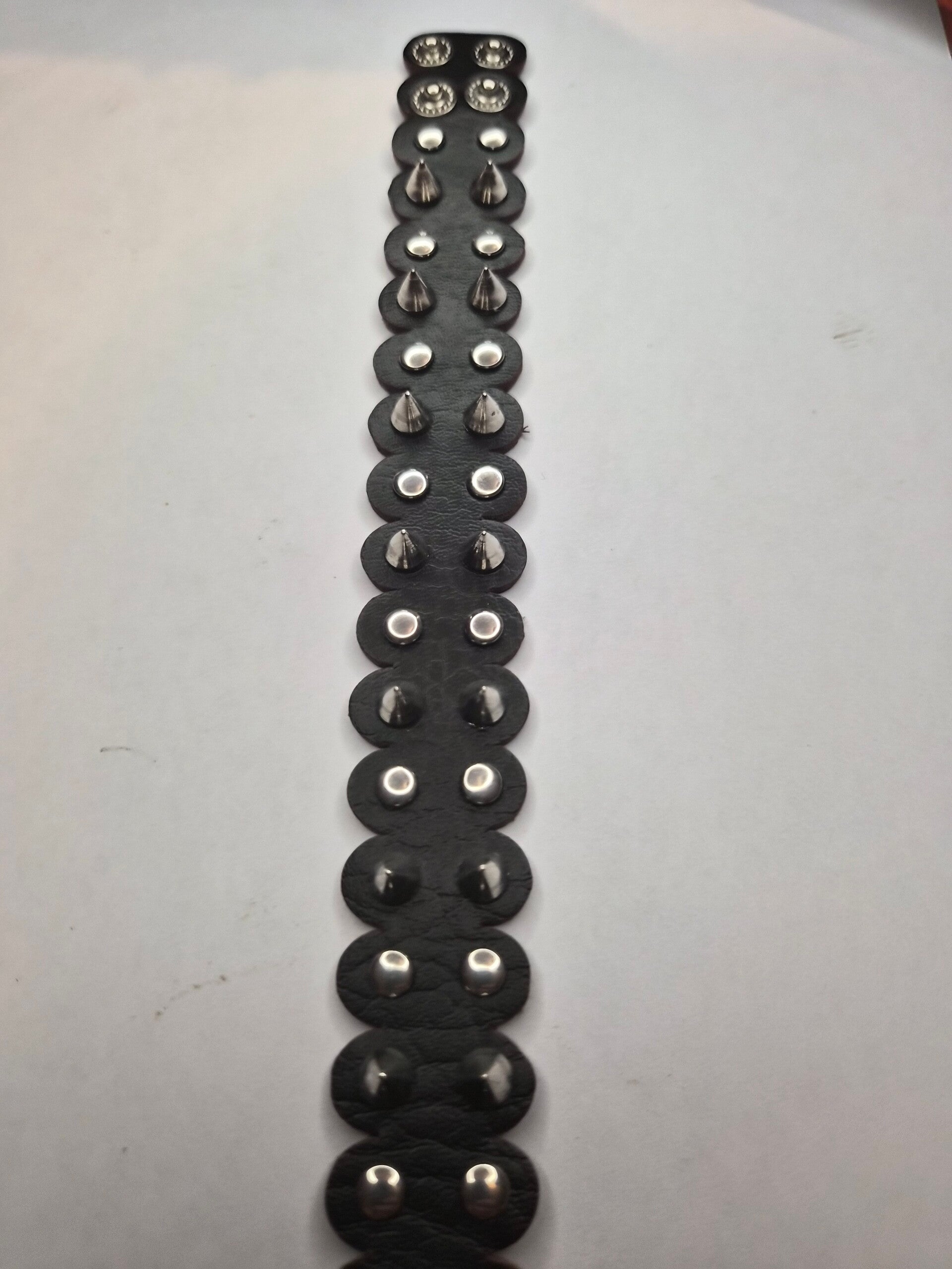 Bracelet à clous