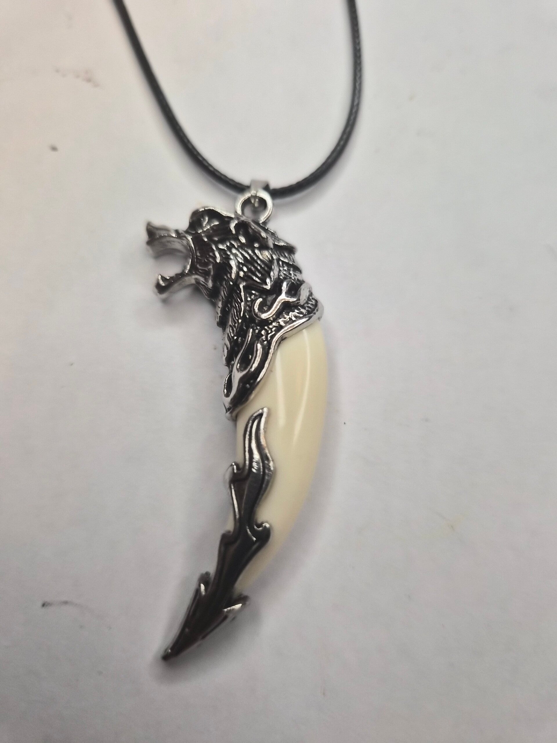 Collier corne loup viking