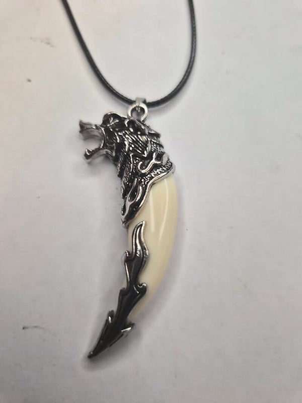 Collier corne loup viking