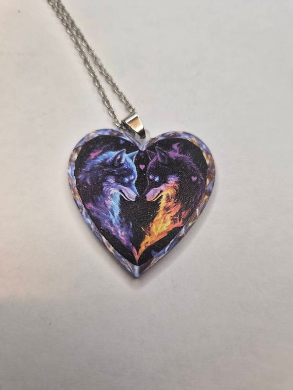 Collier coeur loup