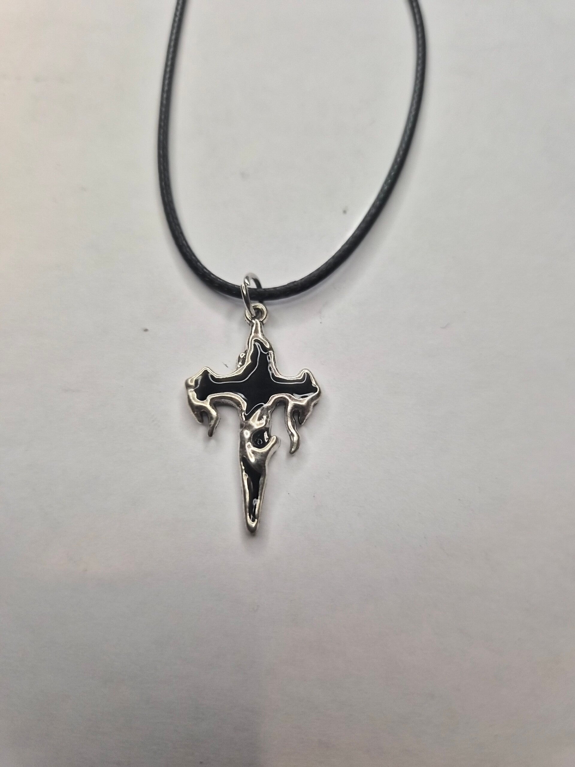 Collier croix gothique