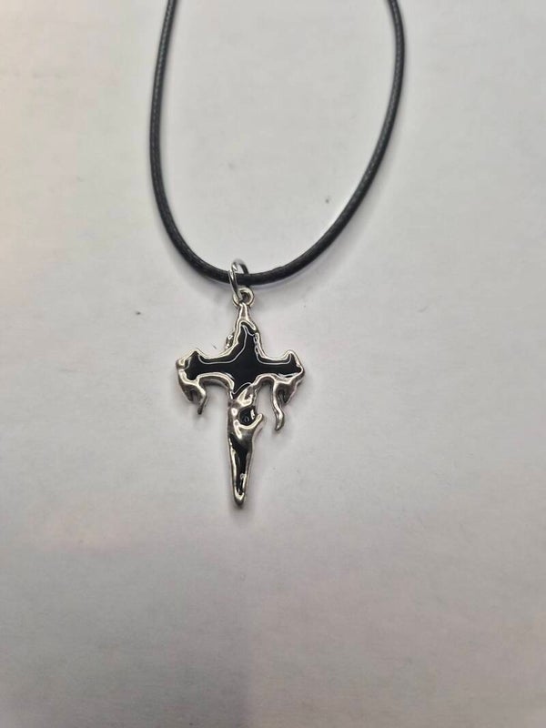 Collier croix gothique