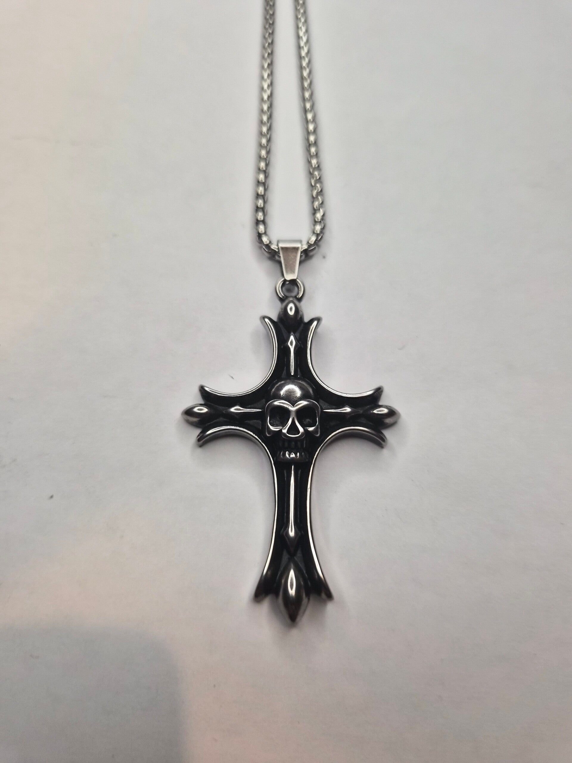 Collier croix gothique