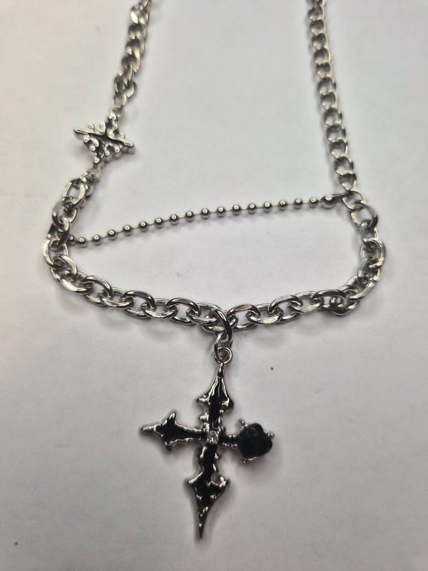 Collier croix gothique