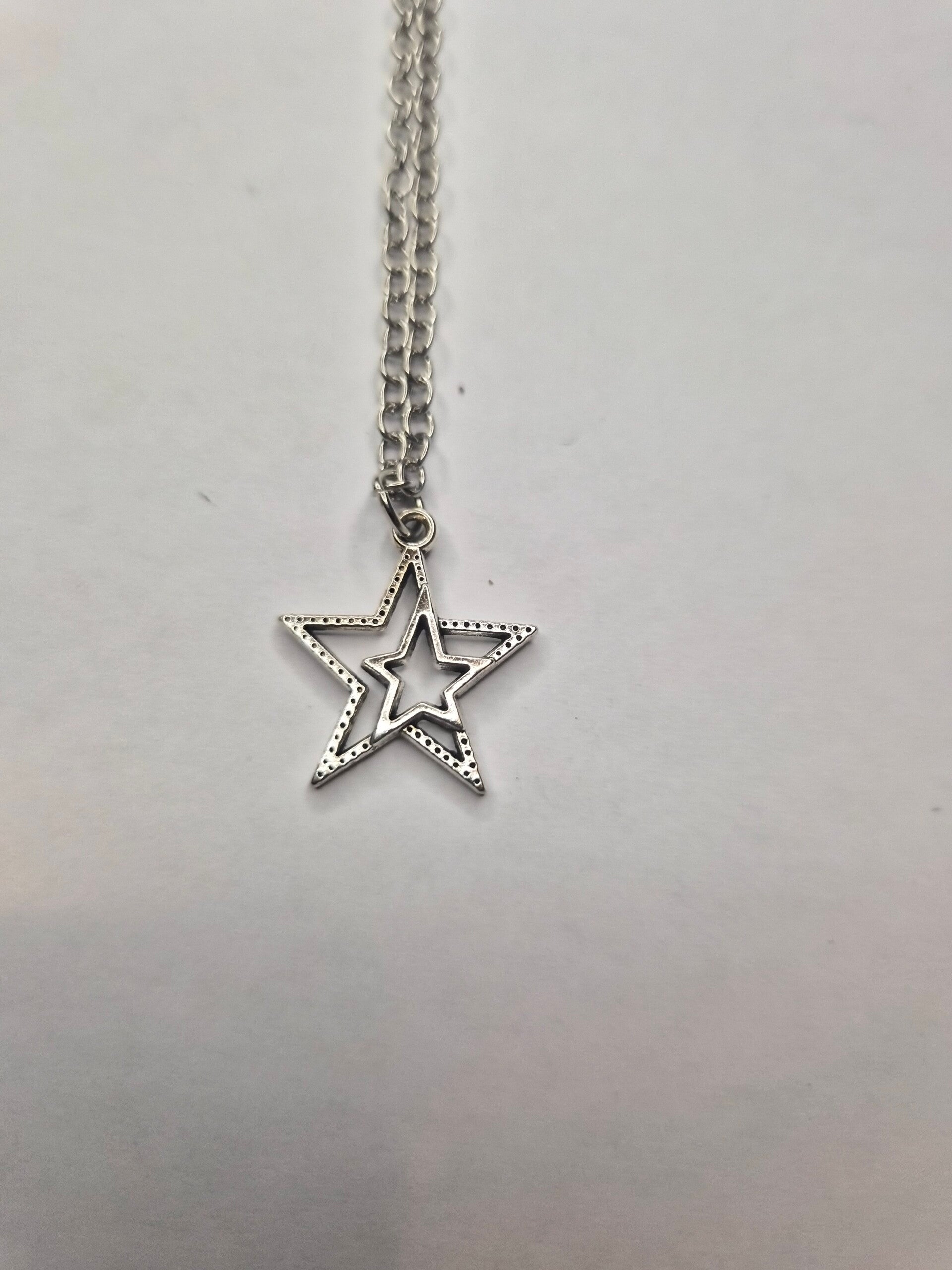 Collier étoile gothique