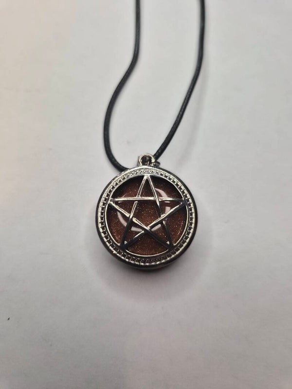 Collier pentacle gothique