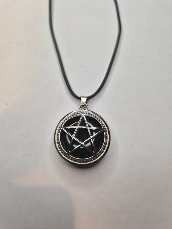 Collier pentacle gothique