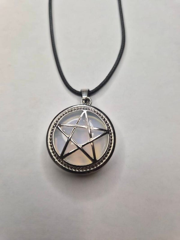 Collier pentacle gothique