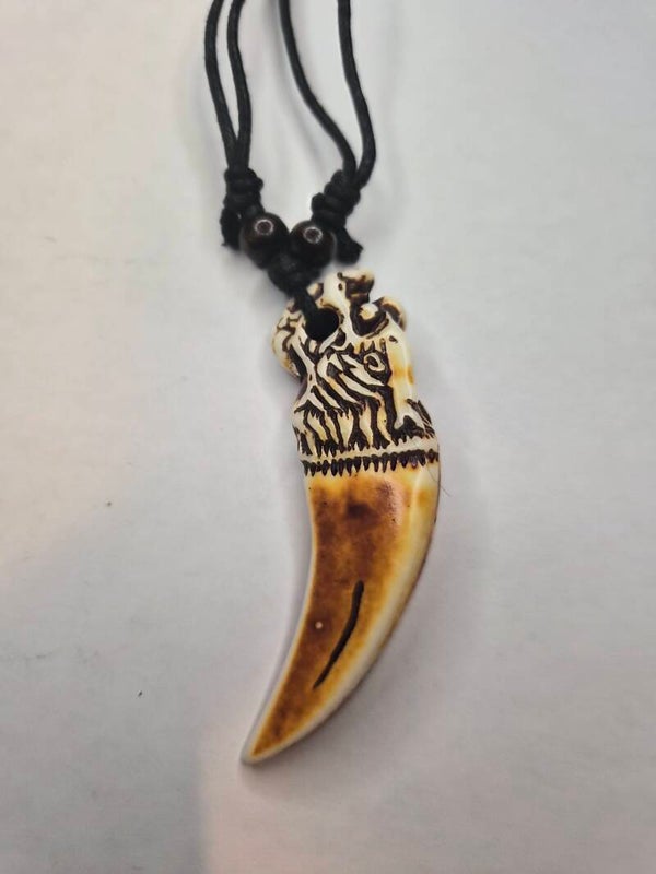 Collier corne en résine
