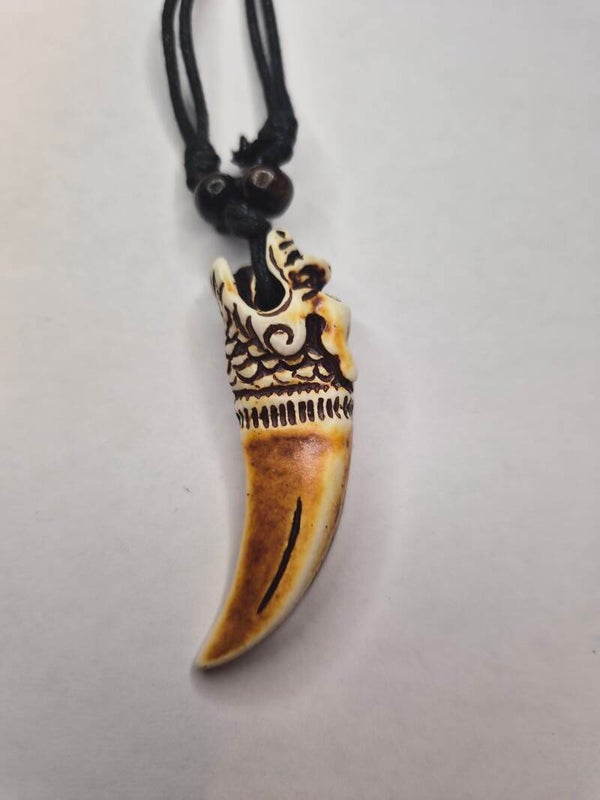 Collier corne en résine