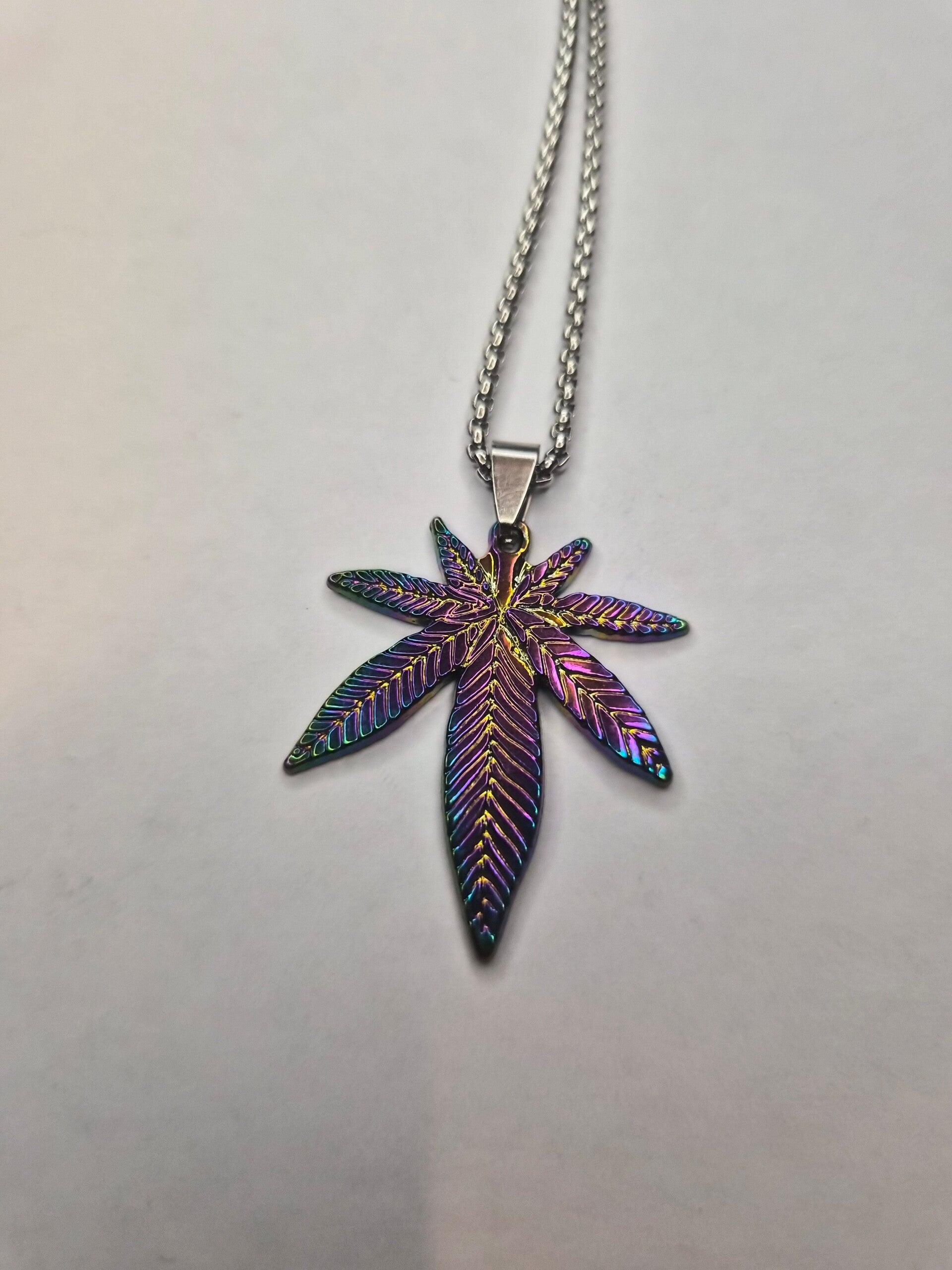 Collier cannabis