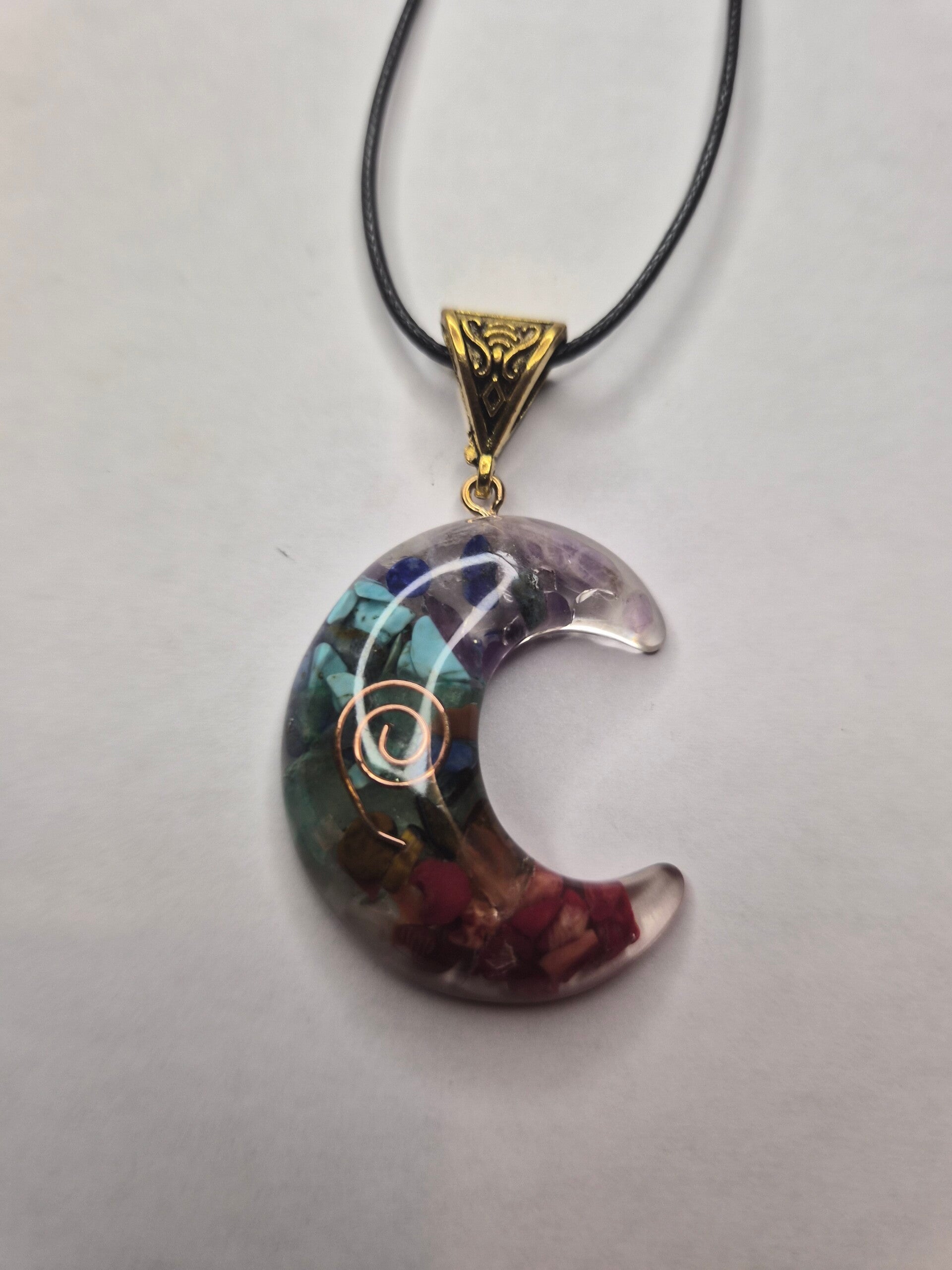 Collier demi lune relaxation