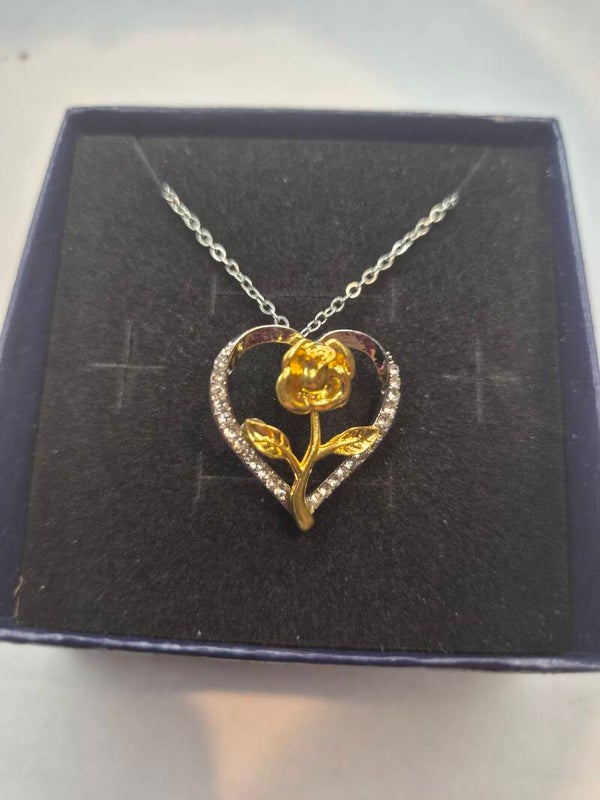 Collier coeur fleur