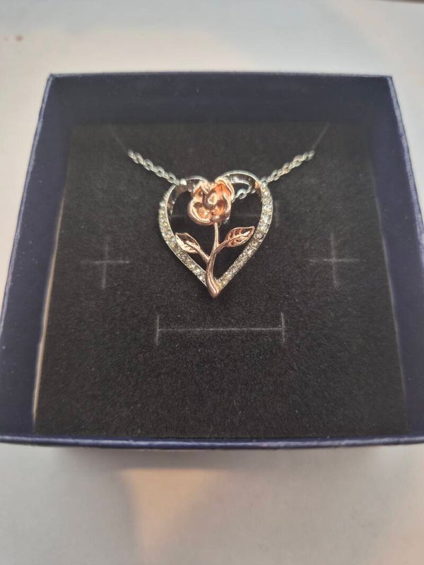 Collier coeur fleur