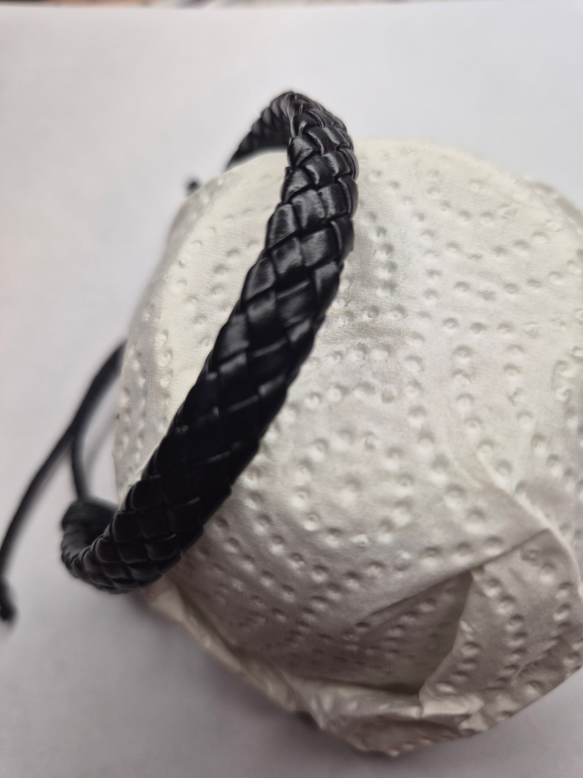 Bracelet noir torsadé