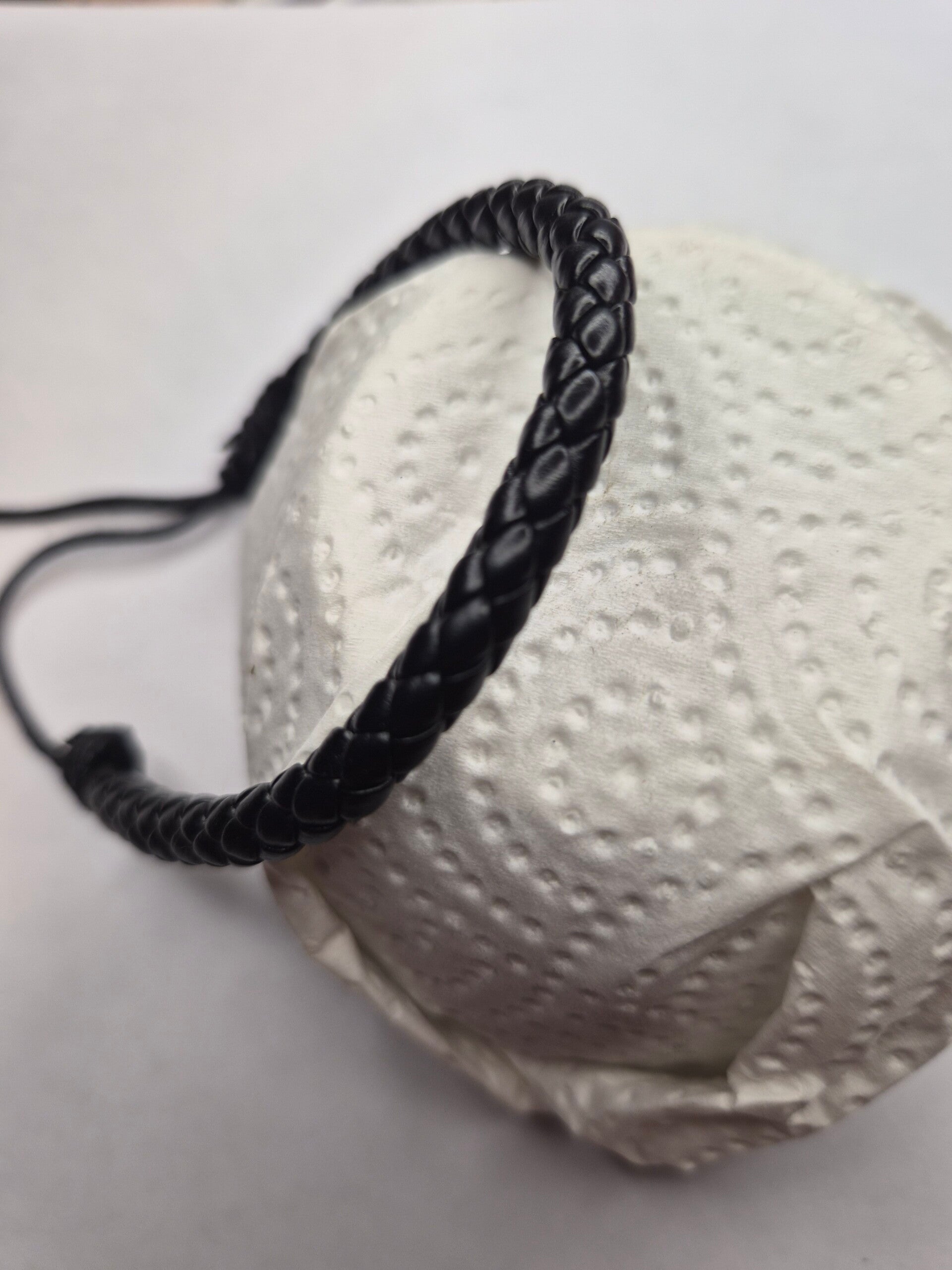 Bracelet noir torsadé