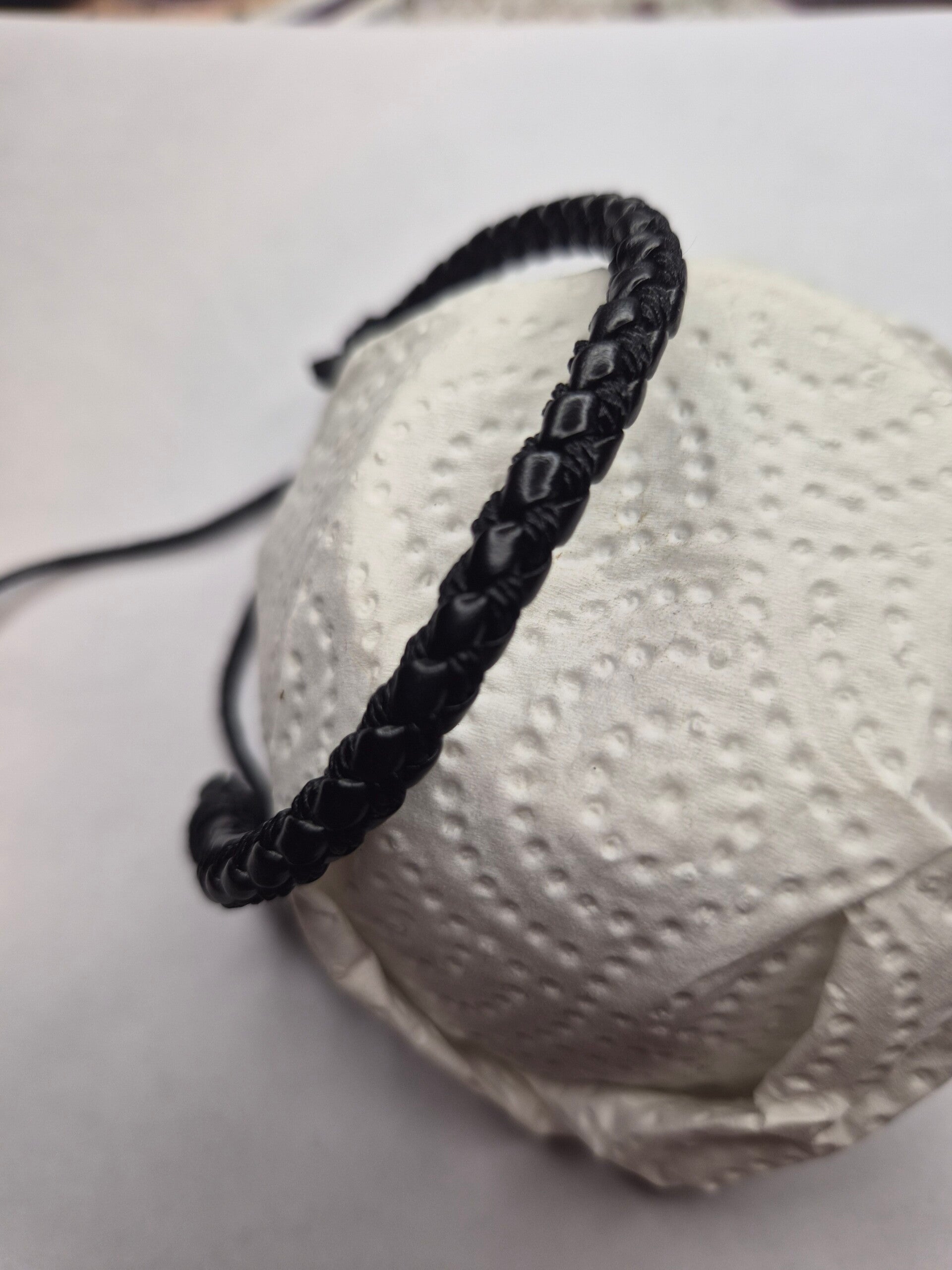 Bracelet noir torsadé
