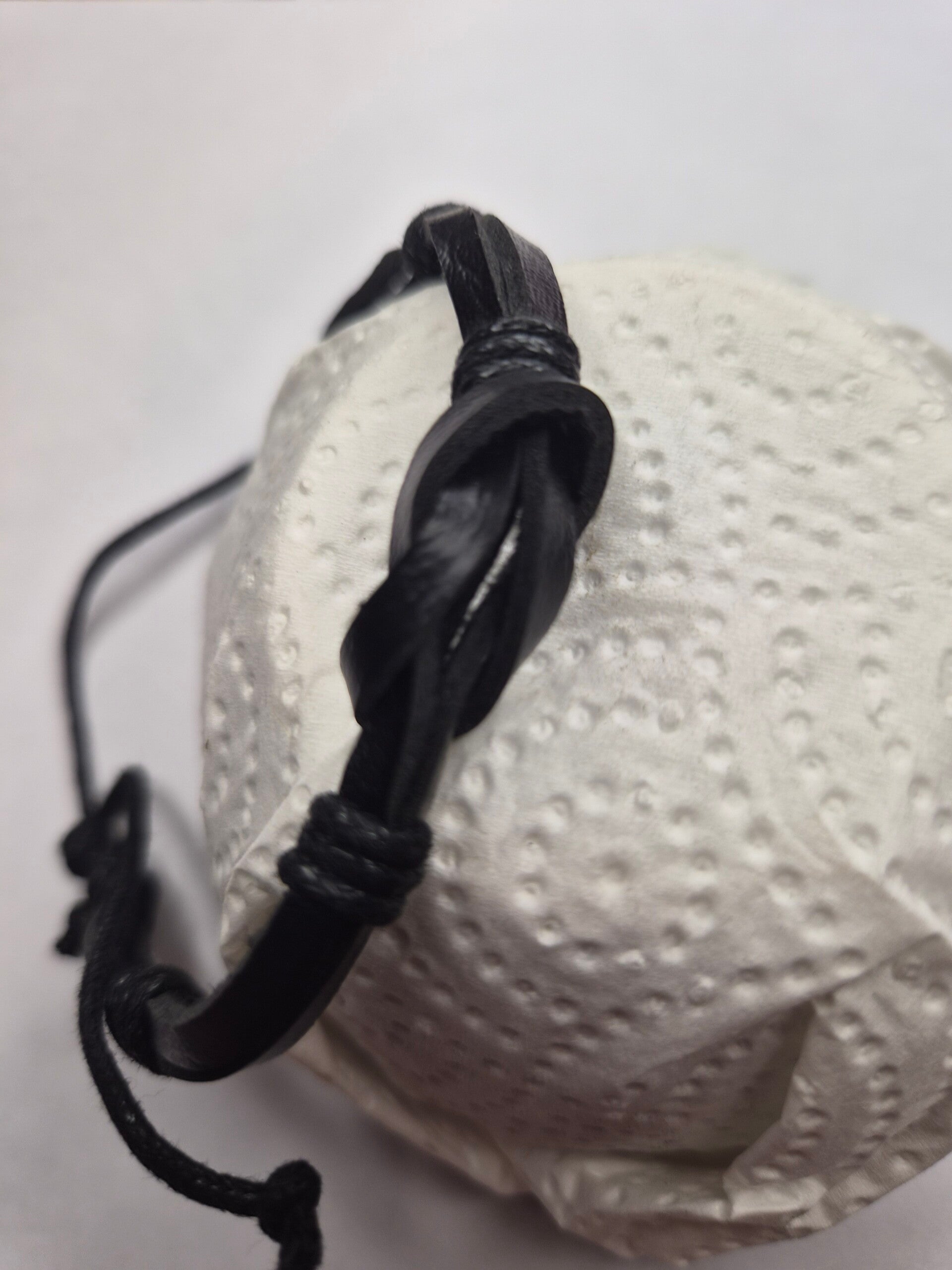 Bracelet noir noeuds