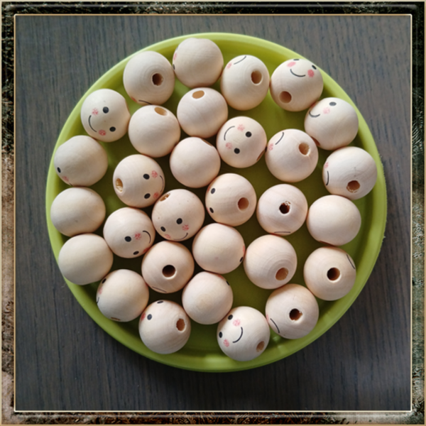 30 Houten kralen met smilley gezichtje 20mm