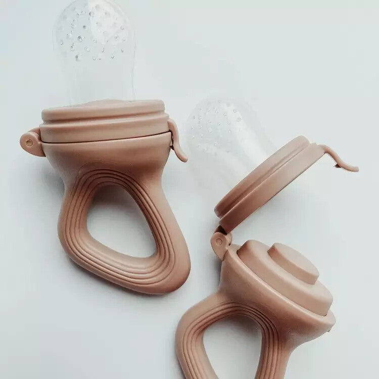 Beige siliconen babyfeeder