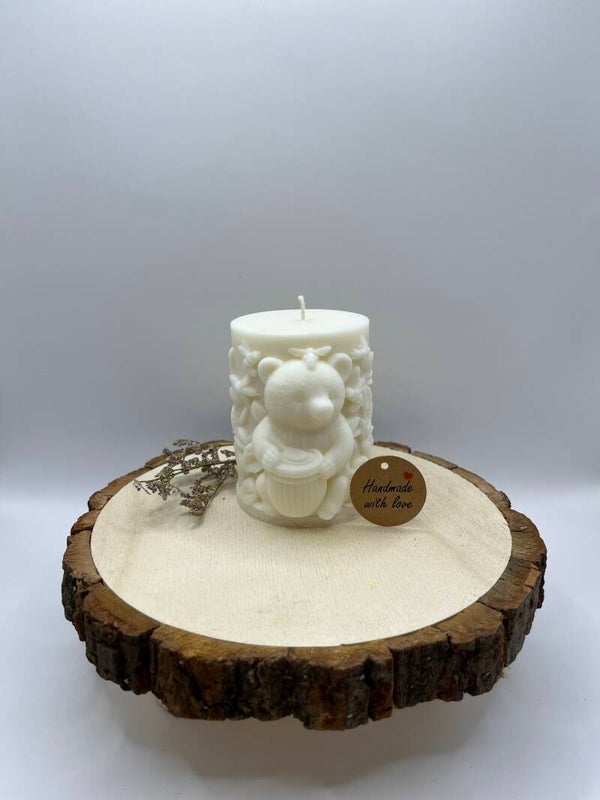 Süsses Licht - Die Honigbär-Stumpenkerze