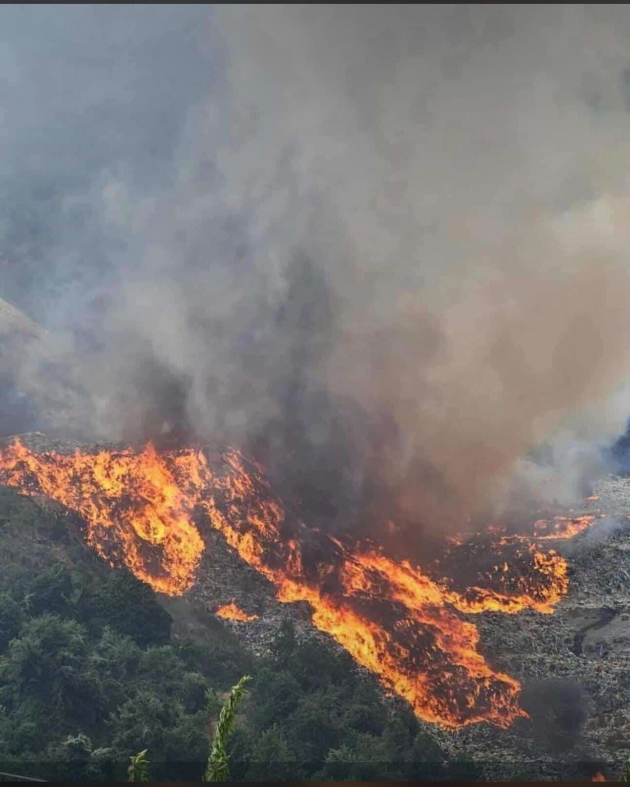 Flamblocker CF7 3-step approach for tackling landfill fires. eco, PFAS free and 100% biodegradable