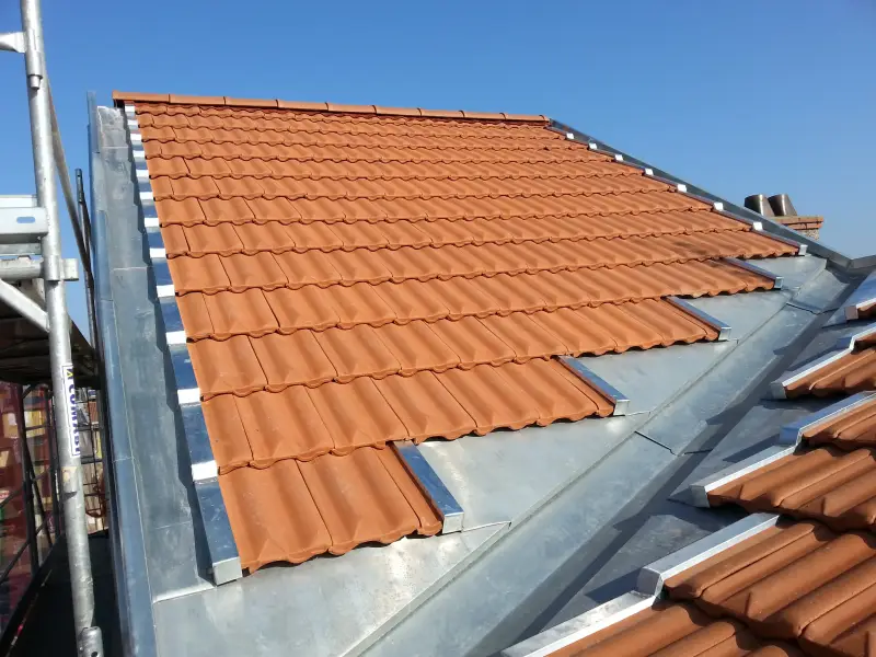 Rénovation de toiture à Les Tourrettes par Lenny Renov