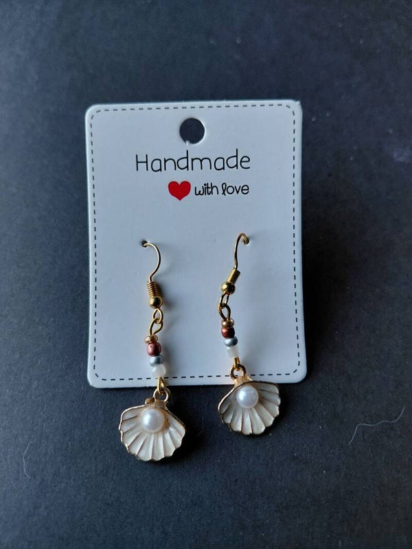 Handgemaakte schelp oorbellen – naturel & bohemian