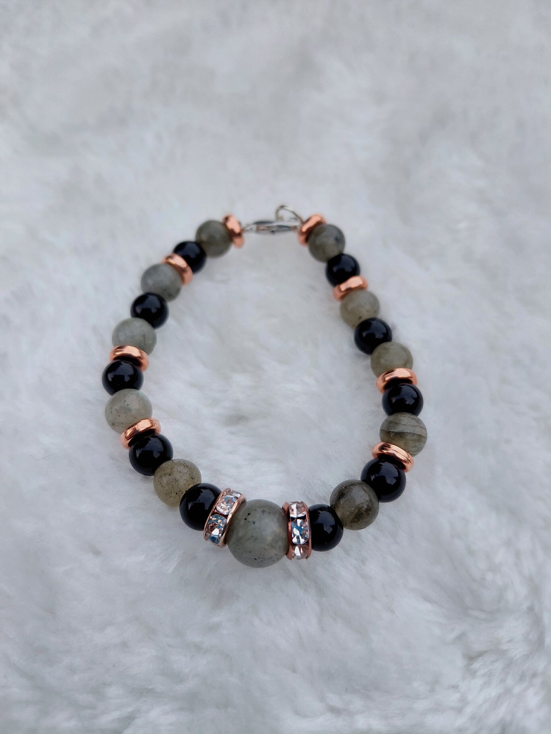 ✨ Stoere & elegante armband met labradoriet en zwarte edelsteen ✨