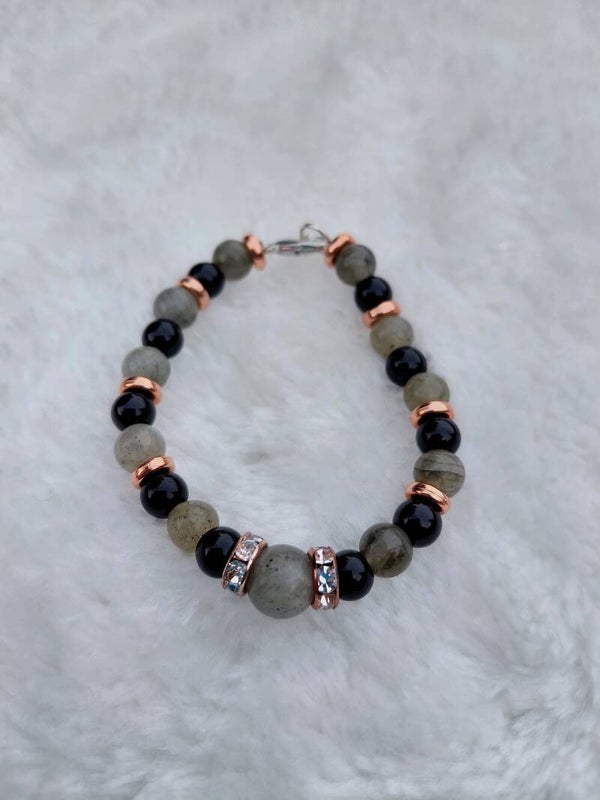 ✨ Stoere & elegante armband met labradoriet en zwarte edelsteen ✨