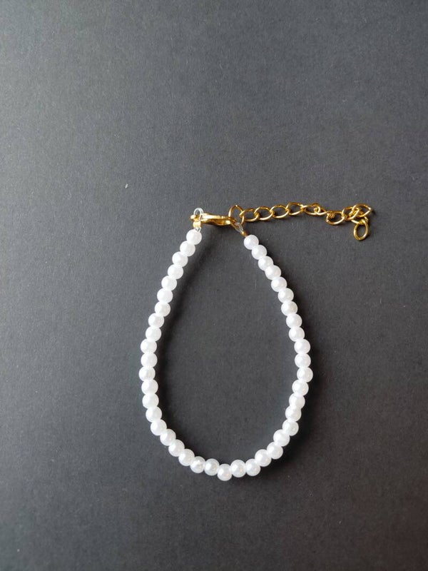 🤍 Klassieke armband met witte pareltjes