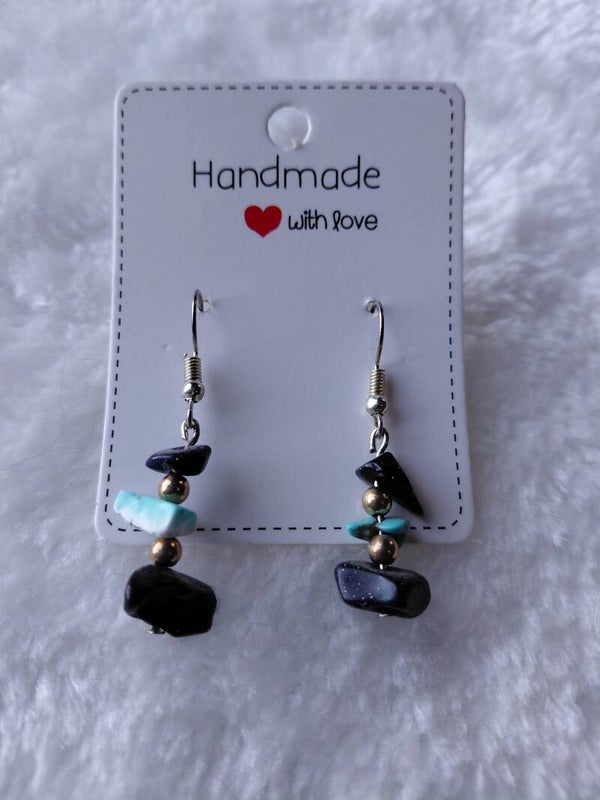 Handgemaakte oorbellen in zwart & blauw💙🖤