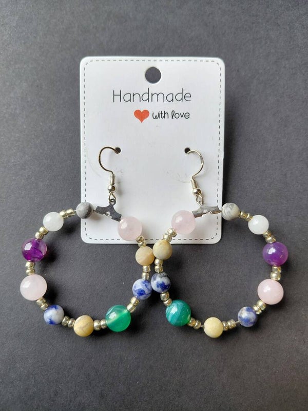 Handgemaakte oorbellen met natuurlijke edelsteen-look 🌈