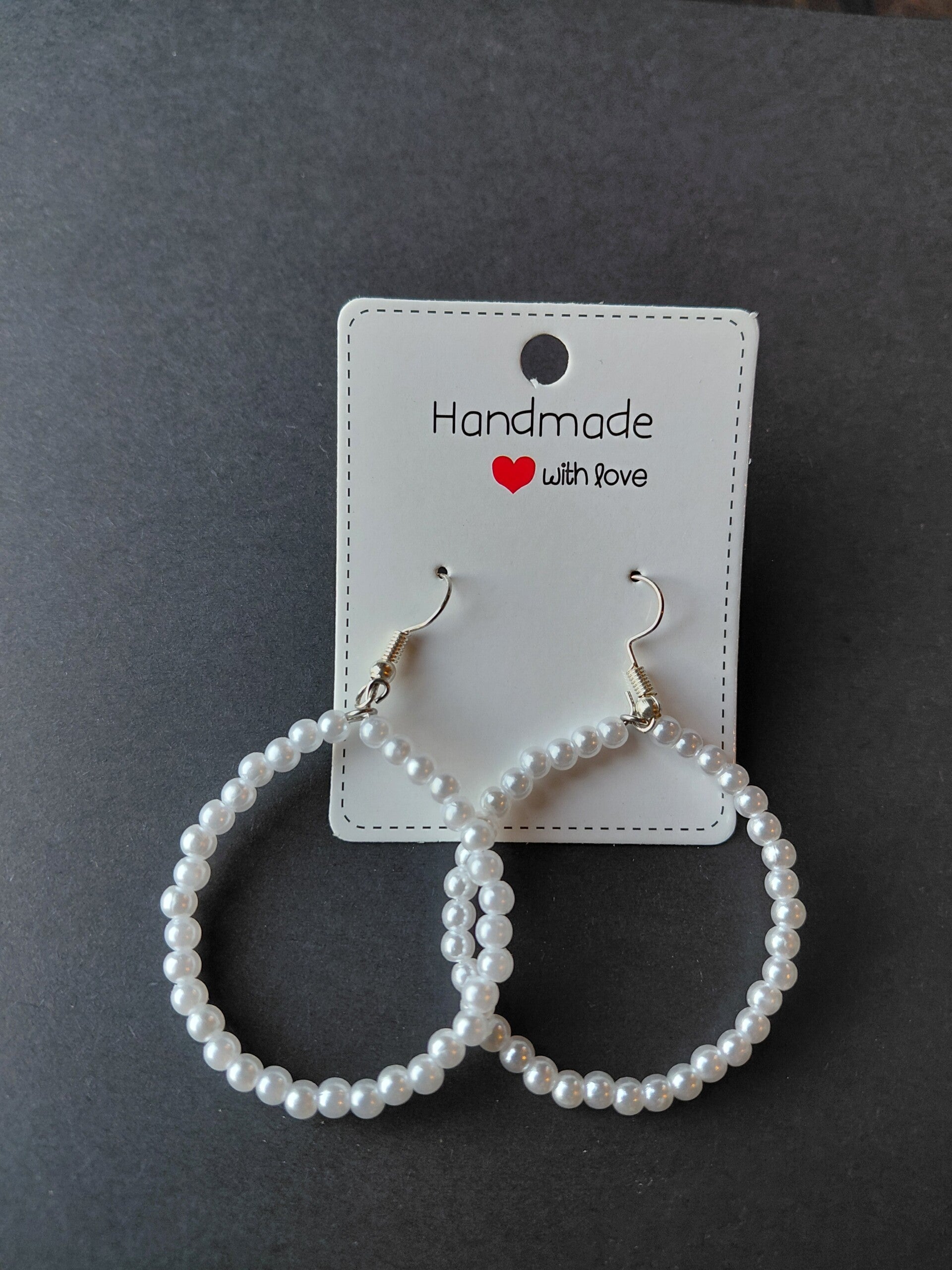 Handgemaakte pareloorbellen – elegant & tijdloos