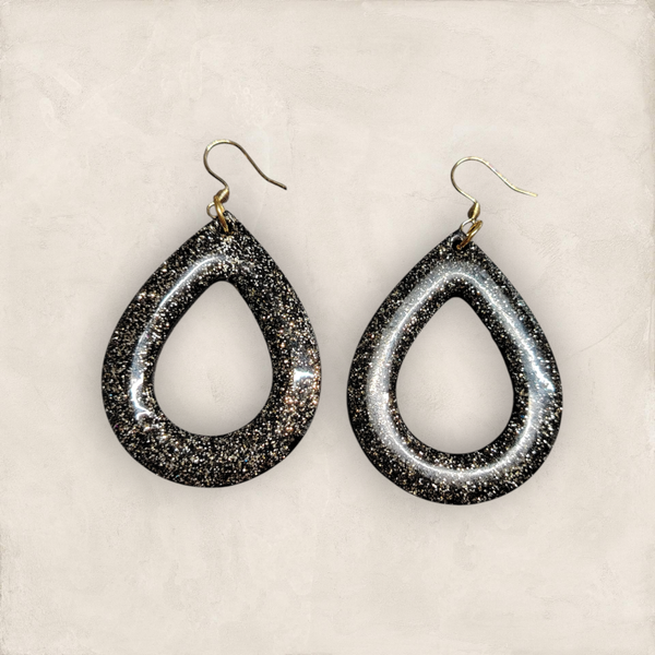 Boucles d'oreilles "Nuit Étoilée" – Bois Noir Pailleté & Résine UV