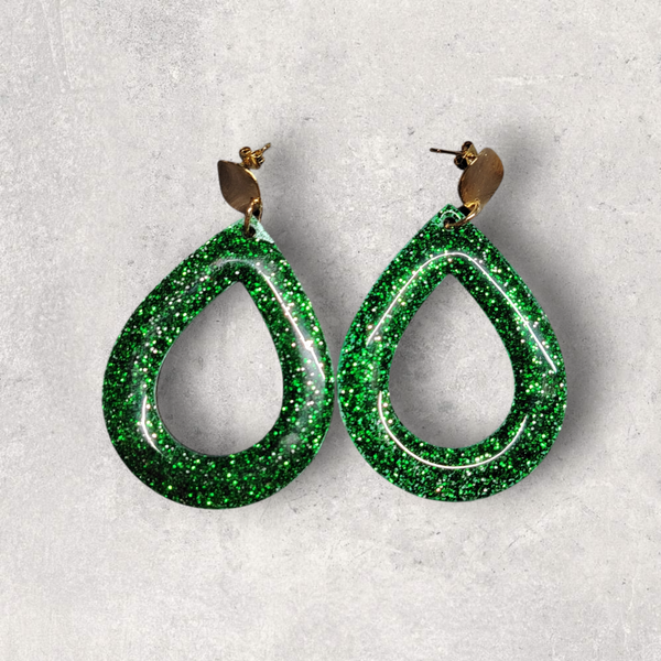 Boucles d'oreilles "Émeraude Scintillante" – Bois Vert Pailleté & Résine UV