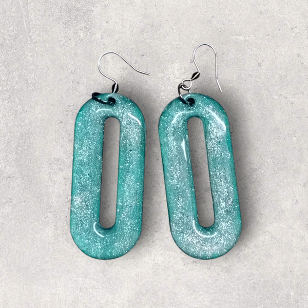 Boucles d'oreilles "Lagon Étincelant" – Bois Bleu Pailleté & Résine UV