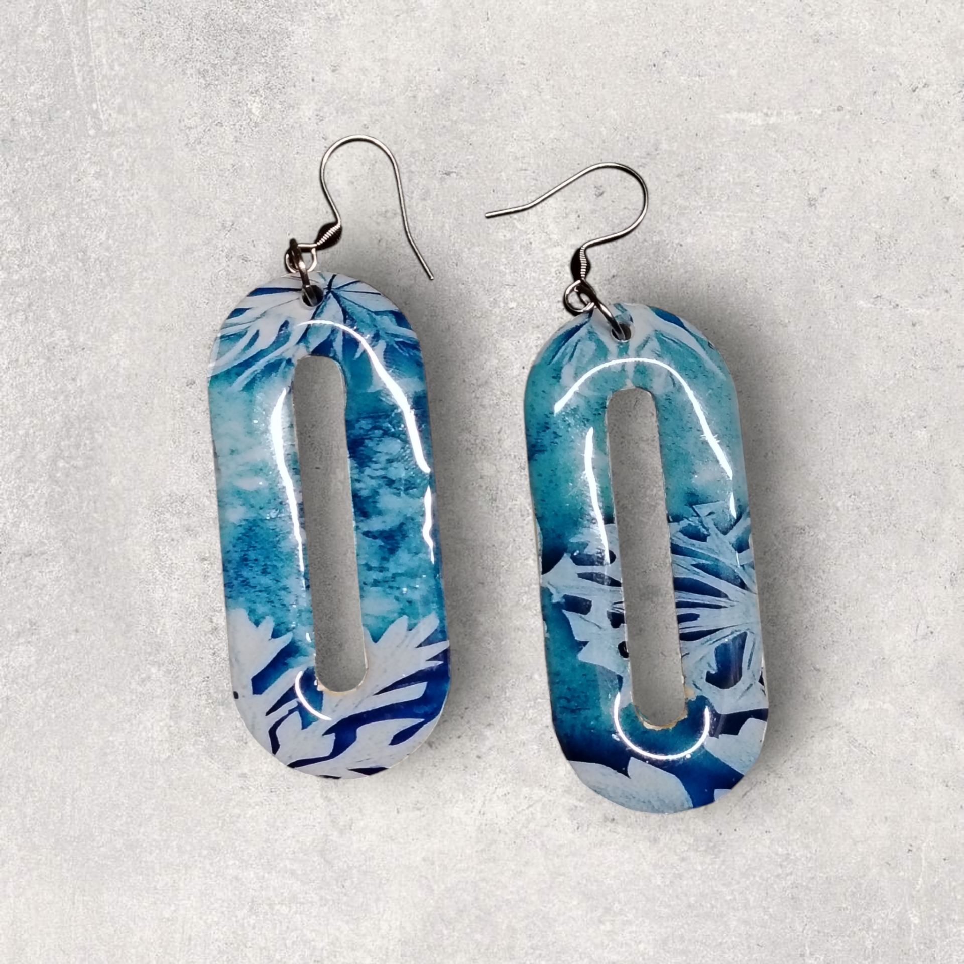 Boucles d'Oreilles "Éclat Polaire" – Cristaux de Neige & Bleus Profonds