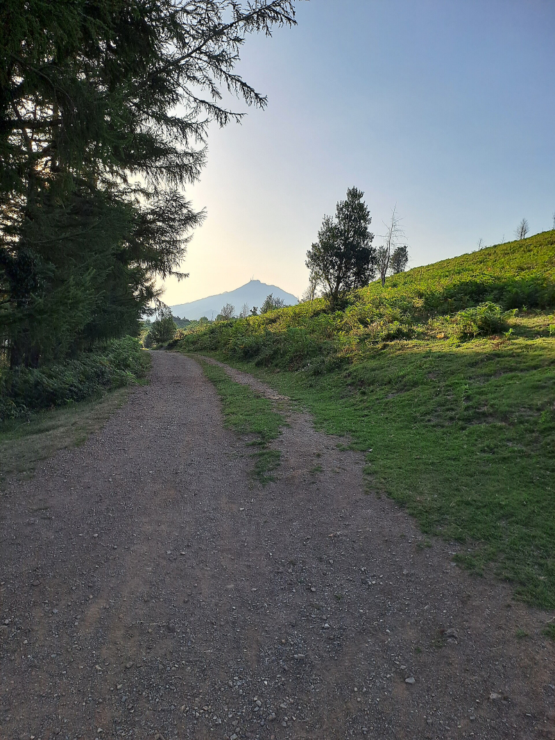 Approaching Col d'Ibardin
