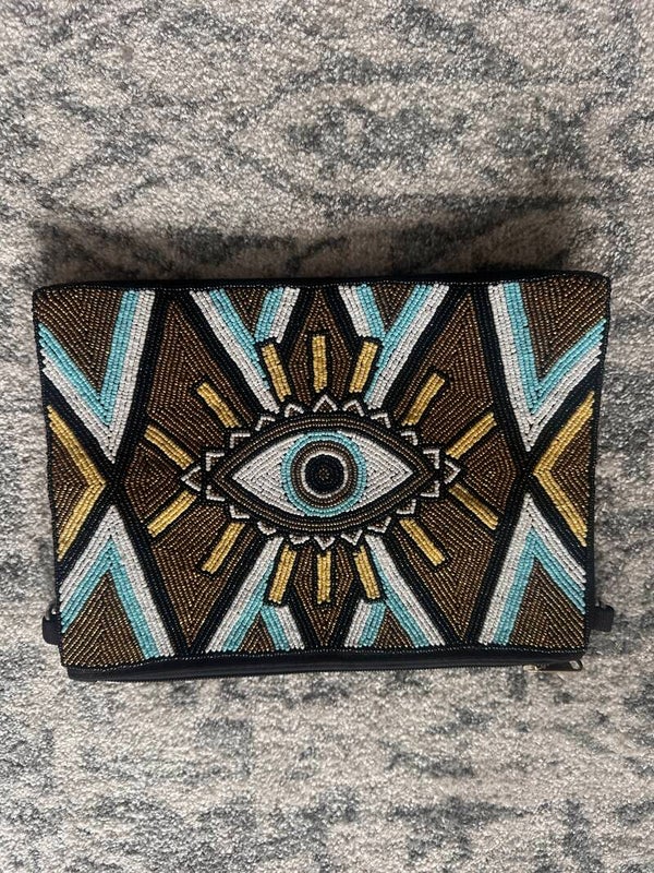 Mystic eye clutch