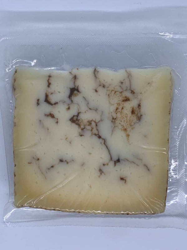 Schapenkaas met zwarte truffel