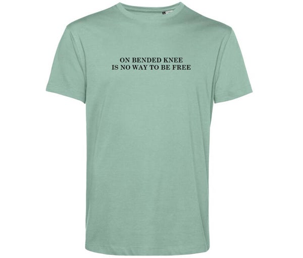 Tshirt SG 'On bended knee is no way to be free'