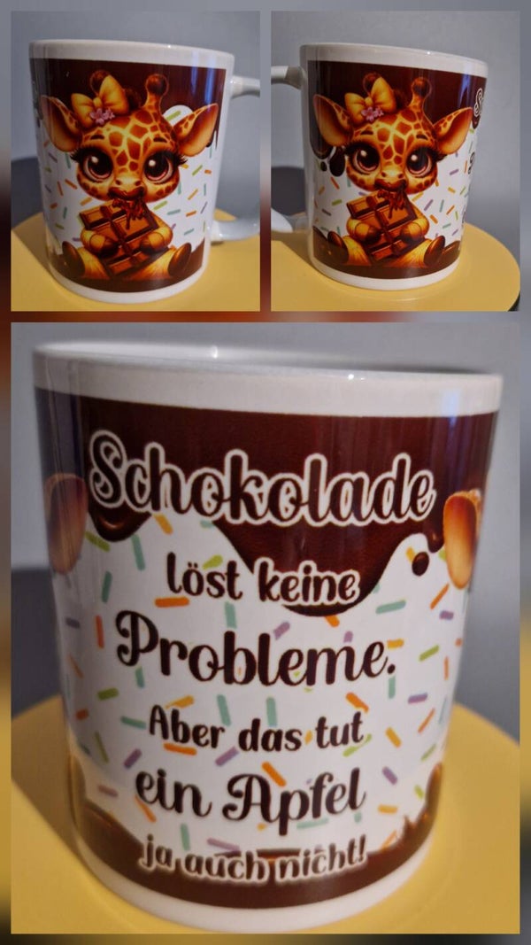 Tasse mit Spruch: Schokolade löst keine Probleme. Aber das tut ein Apfel ja auch nicht!
