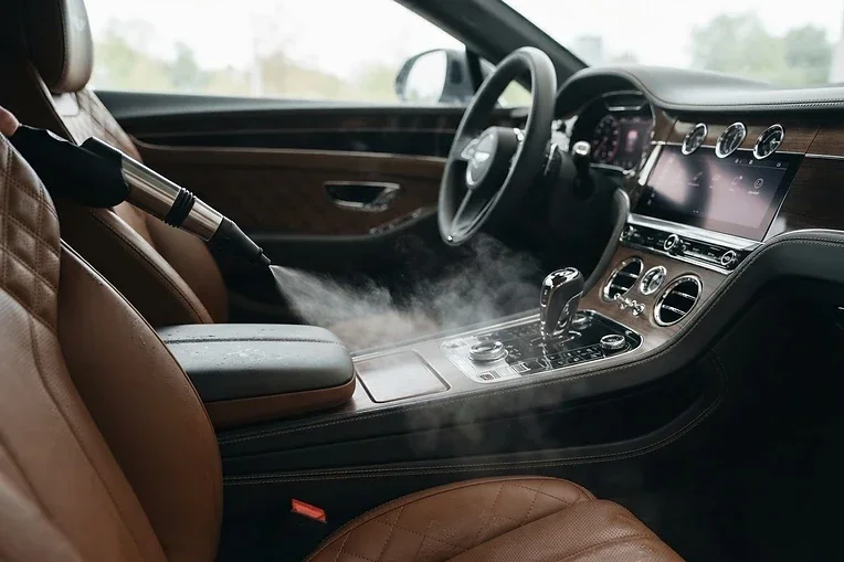 Illustration du nettoyage automobile à la vapeur